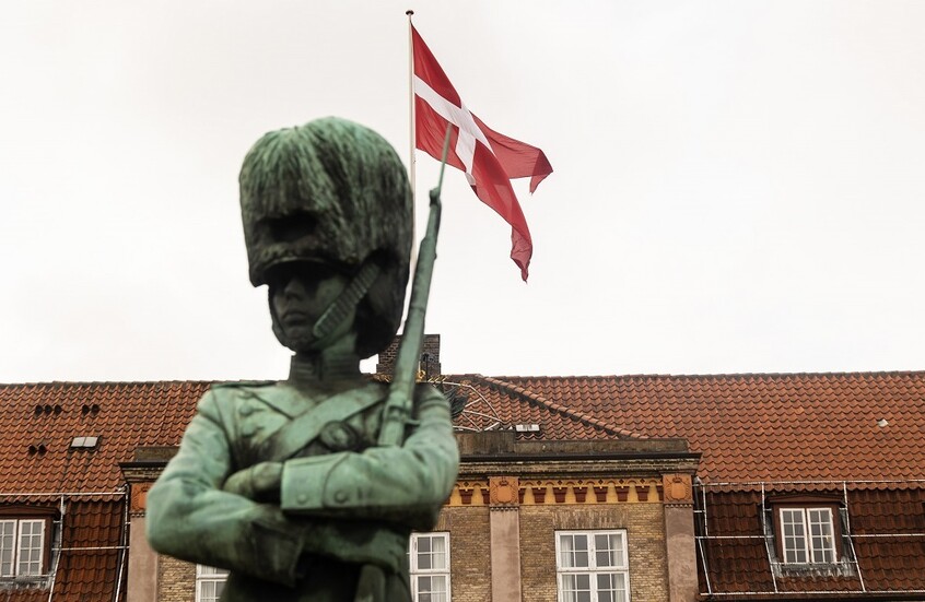 على خلفية ما يدور حول غرينلاند.. الإعلام الدنماركي يذكّر جيش البلاد بمرسوم صدر عام 1952