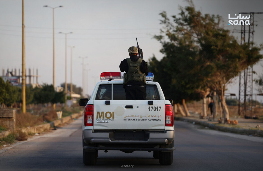 سانا: الأمن السوري يعتقل عددا من الأشخاص بحي الورود بريف دمشق