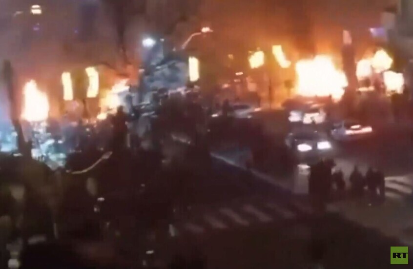 إيران.. احتجاجات تتحول إلى أعمال عنف وحرائق في شوارع طهران