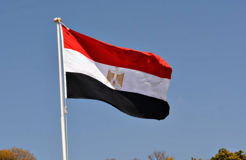 "سابوها مفلسة".. إعلامي مصري يرد على منتقدي ارتفاع الديون (فيديو)