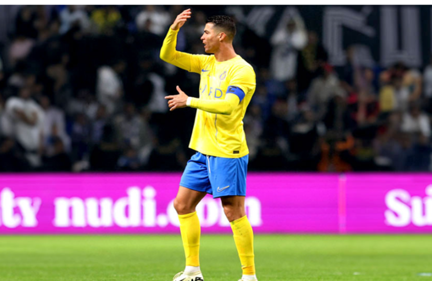 رونالدو ينفجر غضبا على زميله في نادي النصر خلال مواجهة القادسية (فيديو)