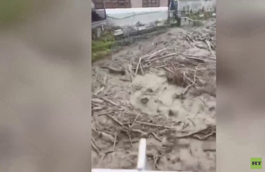 آثار الفيضانات المدمرة في إندونيسيا