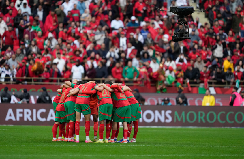 "الكاف" ينهي الجدل ويعلن رسميا عن حكم مباراة المغرب ضد الكاميرون