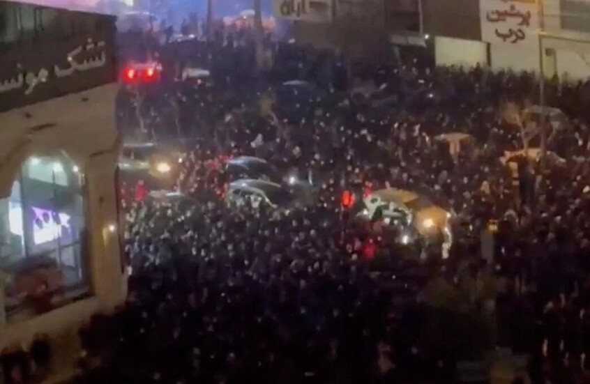 إيران.. مصرع مدع عام وعنصرين من الأمن خلال أعمال شغب واسعة النطاق في خراسان الشمالية