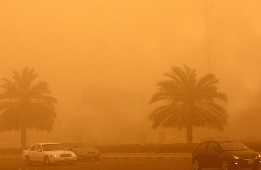 عاصفة جوية تضرب جنوب مصر وتوقف حركة النقل البري والجوي