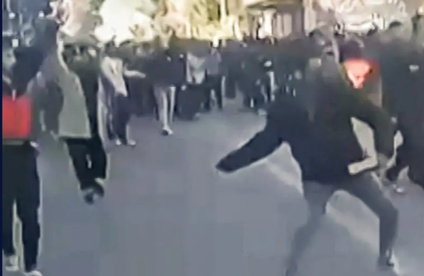 التلفزيون الإيراني: مقتل عنصري أمن ونجل قائد سابق بالحرس الثوري خلال أعمال شغب جنوب غرب إيران