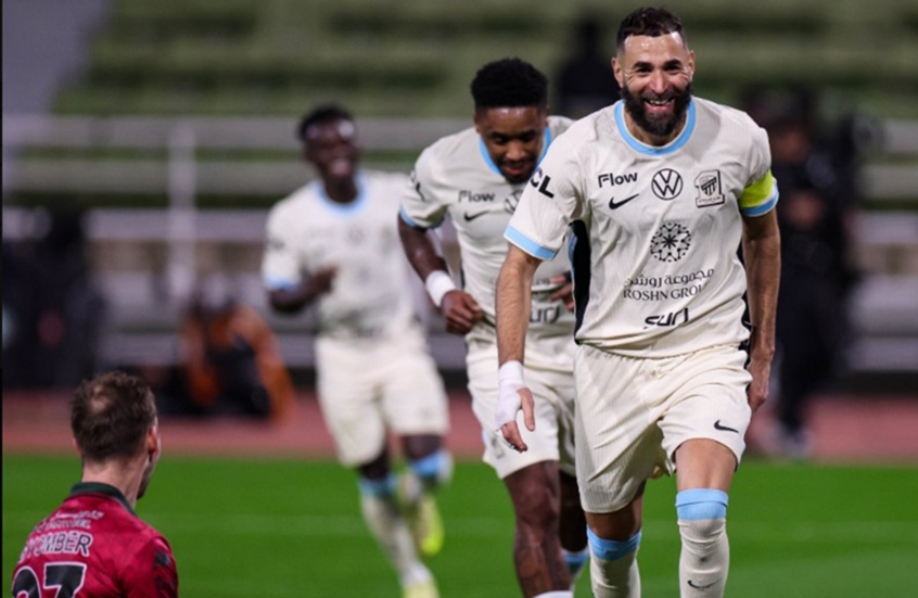 "هاتريك" بنزيما يقود الاتحاد لاكتساح الخلود في الدوري السعودي (فيديو)