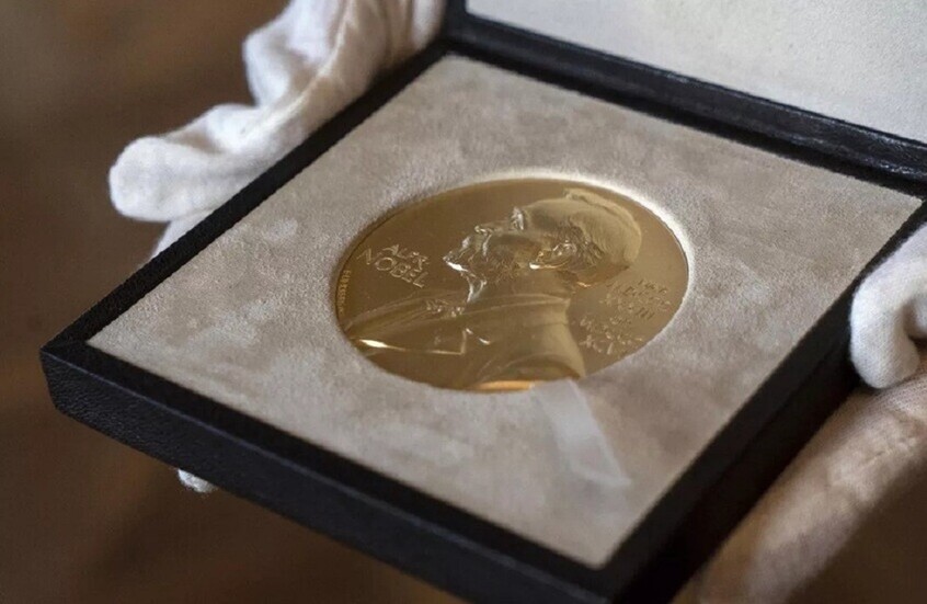 لجنة نوبل تحسم الجدل بعد عرض ماتشادو تسليم جائزتها لترامب