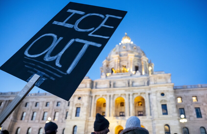 بينهم عرب.. واشنطن تكشف قائمة "أخطر المجرمين الأجانب" الموقوفين في حملة أمنية بولاية مينيسوتا
