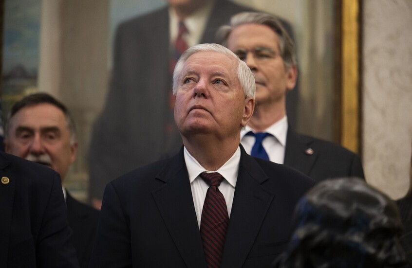 ليندسي غراهام مشيدا باحتجاجات إيران: "المساعدة في الطريق"