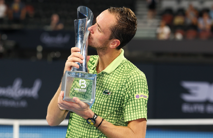 الروسي مدفيديف يتوج بلقب بطولة برزبين