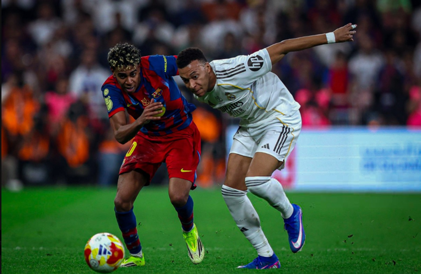 مبابي يسقط لامين جمال ويتسبب في طرد دي يونغ في "كلاسيكو السوبر" (فيديو)