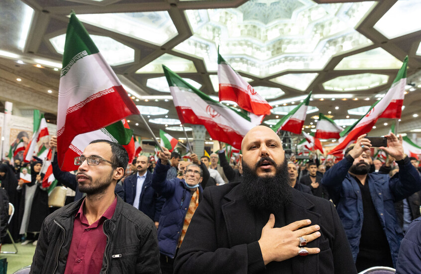 إيران.. الحكومة تدعو لمسيرات مضادة للاحتجاجات وتعلن حدادا وطنيا