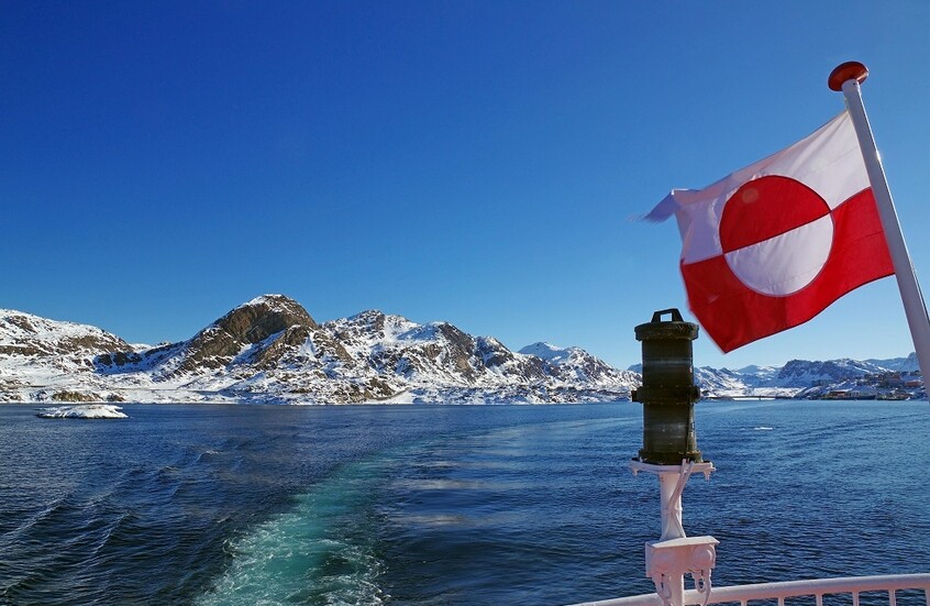 ترامب: دفاعات غرينلاند زلاّجتان تجرهما الكلاب