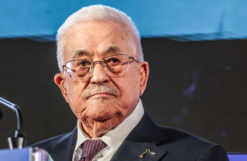 إعلام فلسطيني نقل الرئيس الفلسطيني محمود عباس إلى المستشفى في رام الله