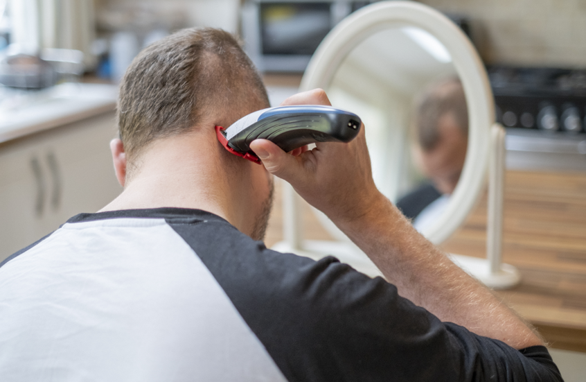 قصّة شعر مثالية بخطوة واحدة.. إطلاق أول ماكينة حلاقة ذكية في العالم!