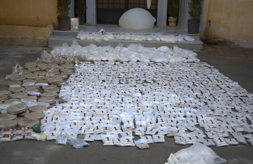 "في طريقها من لبنان إلى الخليج".. سوريا تحبط تهريب شحنة كبيرة من المخدرات (صور)