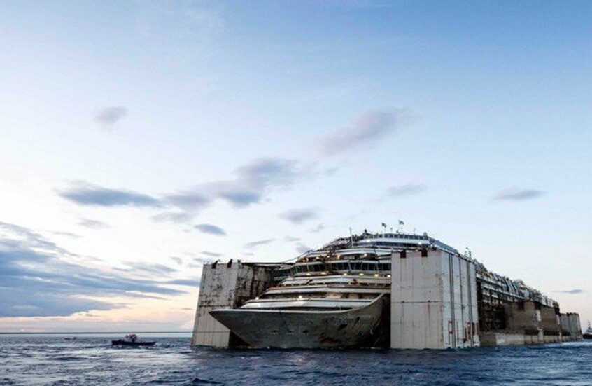 بين لعنة الشمبانيا وتايتانيك.. حينما "سقط" قبطان سفينة منكوبة بالصدفة في زورق نجاة!