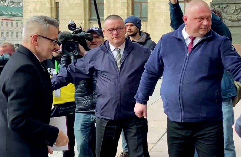 السفير البولندي في موسكو كشيشتوف كرايفسكي لدى دخوله مقر وزارة الخارجية الروسية (صورة أرشيفية)