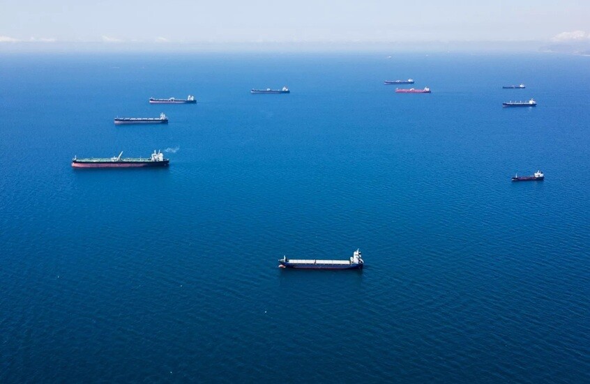 أوكرانيا تهاجم 4 ناقلات نفط ومحطة بحرية في البحر الأسود