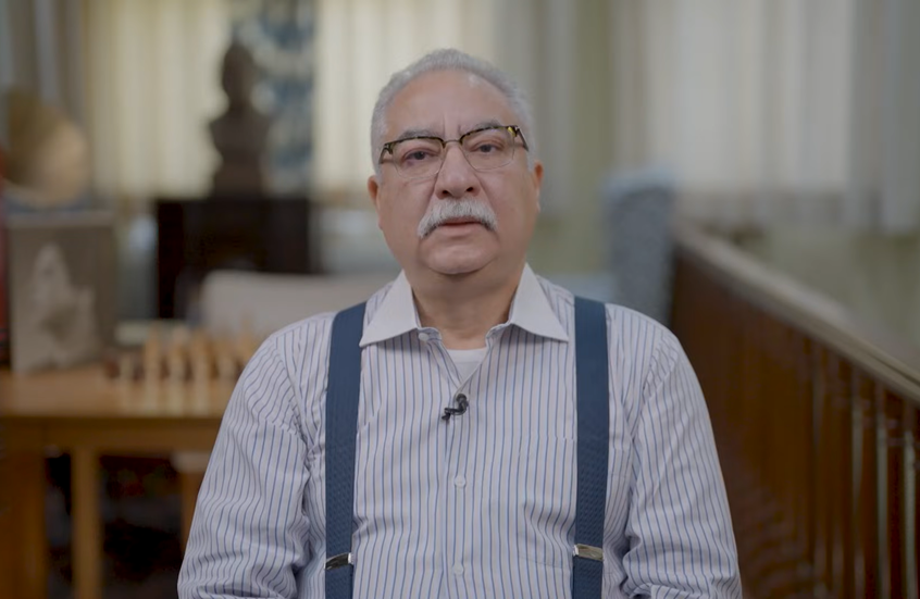 "متستعجلوش".. تعليق غاضب من إبراهيم عيسى على شائعة وفاته (فيديو)