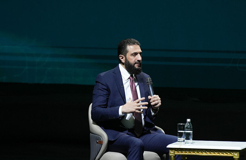 قرار قناة "شمس" عدم بث مقابلة الشرع يثير تفاعلا.. فما رأيك أنت؟