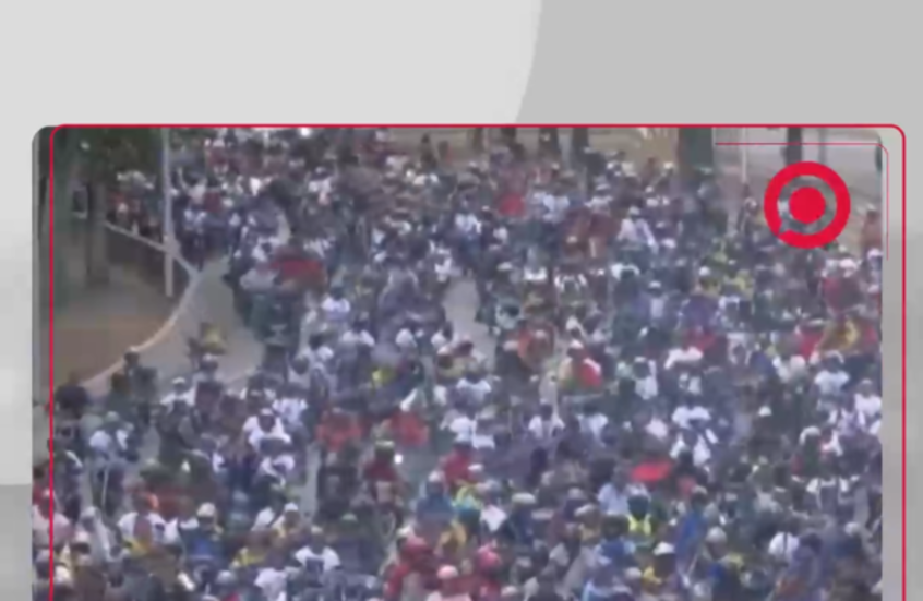 الآلاف في فنزويلا يحتجون مطالبين بعودة مادورو