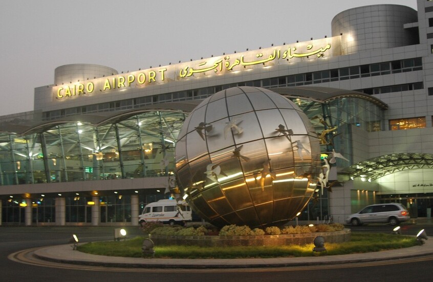 القبض على راقصة مصرية في المطار ومحاكمتها جنائيا