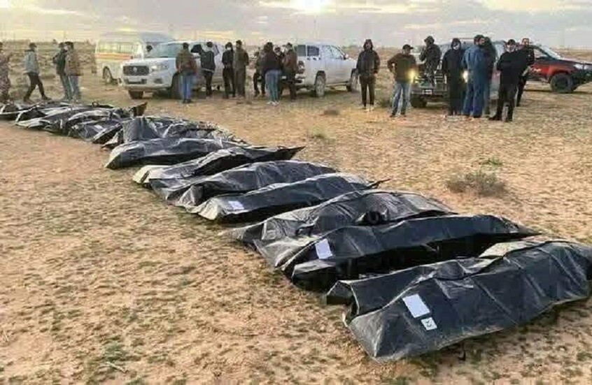 ليبيا.. مقبرة جماعية لضحايا الاتجار بالبشر في إجدابيا تكشف جريمة قتل بحق 21 مهاجرا