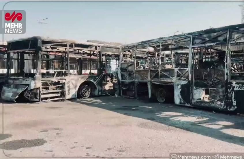 حافلات محروقة في طهران وسط أعمال شغب تصاحب احتجاجات إيران