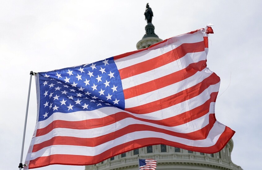 "فوكس نيوز" تصحح معلوماتها: الحظر الأمريكي يستهدف تأشيرات الهجرة فقط وليس كافة التأشيرات