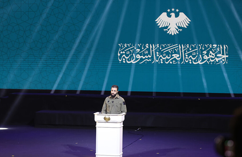 "أنا لا أهدد.. التهديد من طبع الضعفاء"..الشرع يثير تفاعلا كبيرا (فيديو)