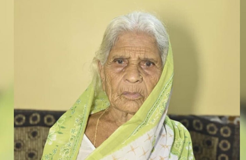 "بعثت من الموت".. عزاء معمرة هندية يتحول إلى احتفال بميلادها