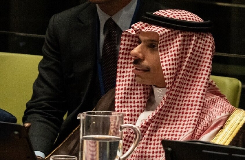 بن فرحان يجري اتصالات مع نظرائه الإيراني والقطري والعُماني لبحث التطورات الإقليمية