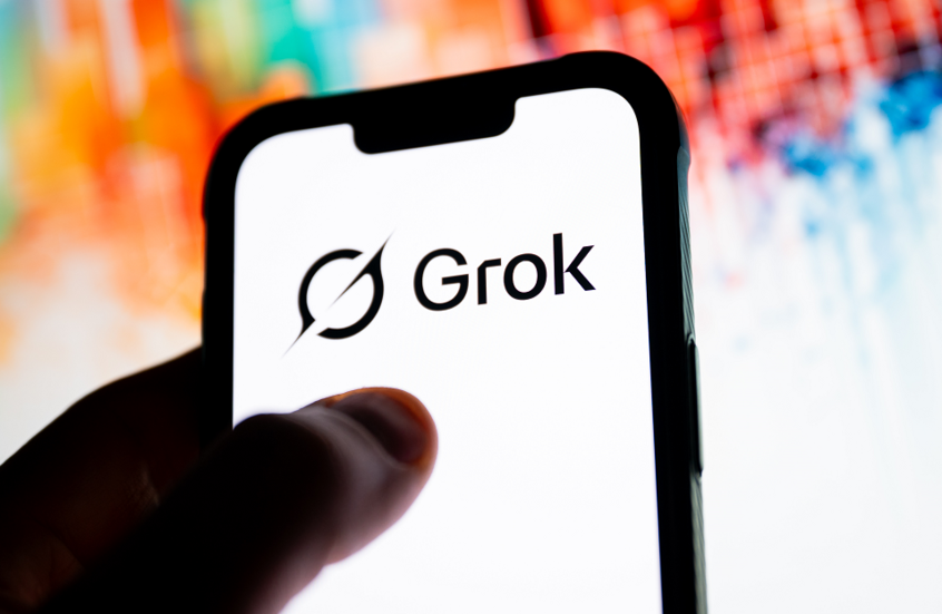 بسبب المحتوى الجنسي المهين.. مطالب بحذف X وGrok من متاجر آبل وغوغل