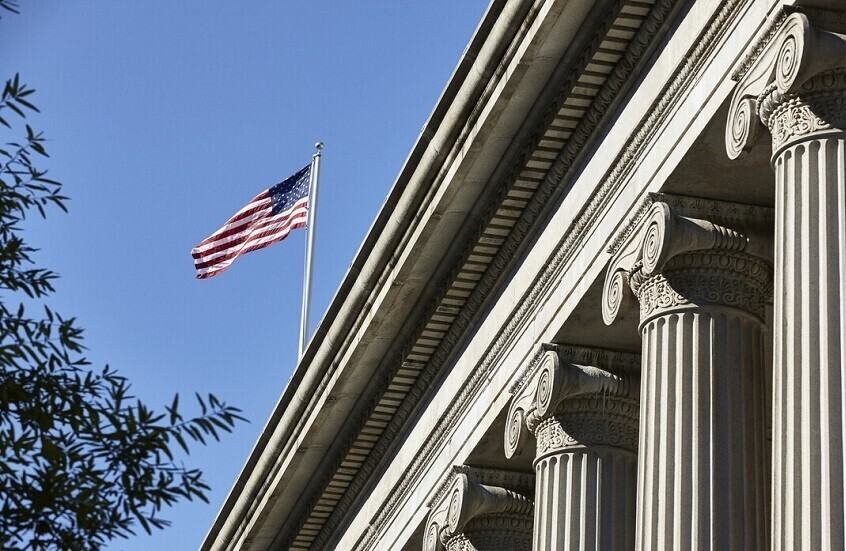 أبرزهم لاريجاني.. الخزانة الأمريكية تفرض عقوبات على مسؤولين إيرانيين بتهمة "قمع" الاحتجاجات