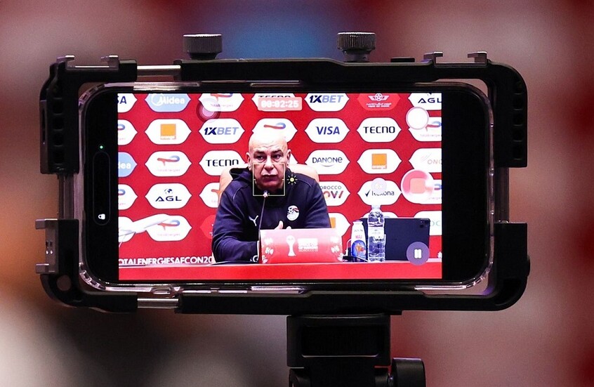 مفاجأة.. انسحاب البعثة الإعلامية المصرية من المؤتمر الصحافي لمدرب المنتخب حسام حسن (فيديو)