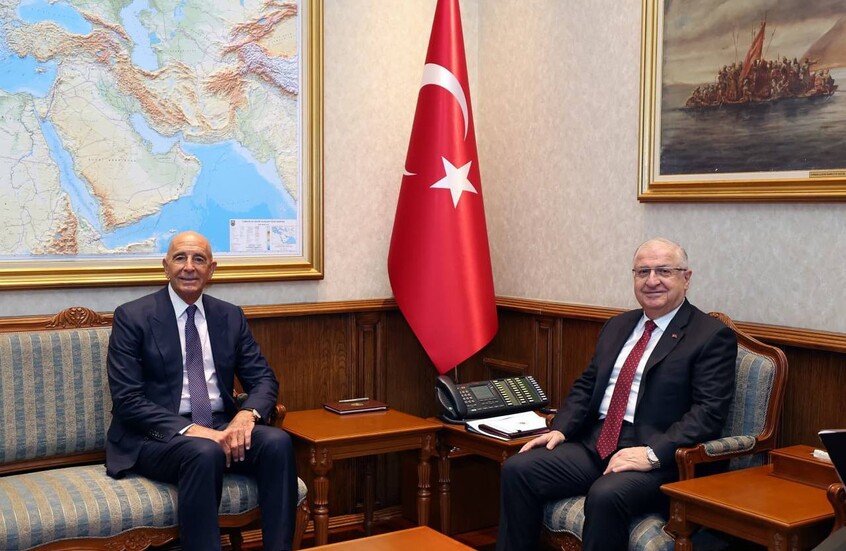 المبعوث الأمريكي إلى سوريا يلتقي وزير الدفاع التركي