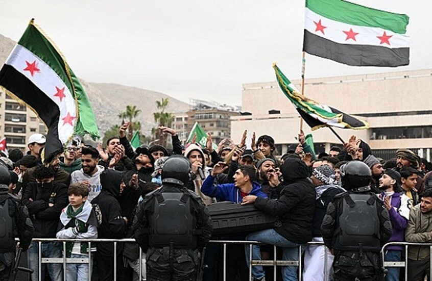 وسائل التواصل تشتعل بعد مرسوم الشرع الجديد بشأن الأكراد