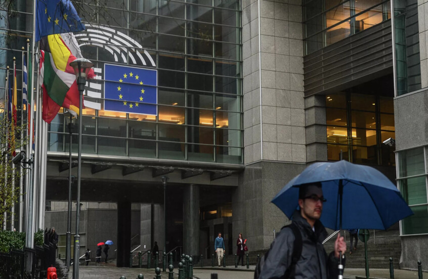 "فاينانشال تايمز": الاتحاد الأوروبي يستعد لحظر تدريجي على المعدات الصينية في البنية التحتية الحيوية