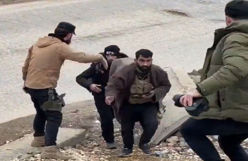 مقاطع مصورة توثّق انشقاق عناصر من "قسد" وتسليم أنفسهم للجيش السوري