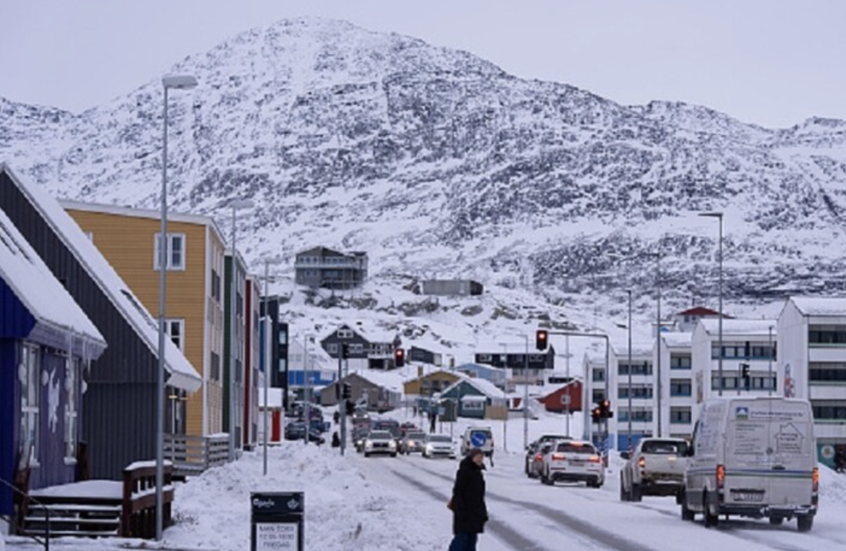 نواب بالكونغرس الأمريكي يتحدون ترامب من كوبنهاغن: غرينلاند جزء من الدنمارك