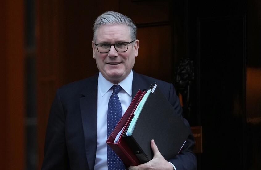 ستارمر: قرار ترامب بشأن الرسوم خطأ