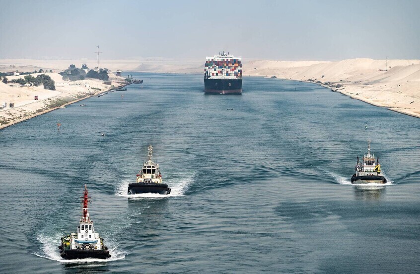 الرئاسة المصرية تكشف عن أنباء سارة حول قناة السويس