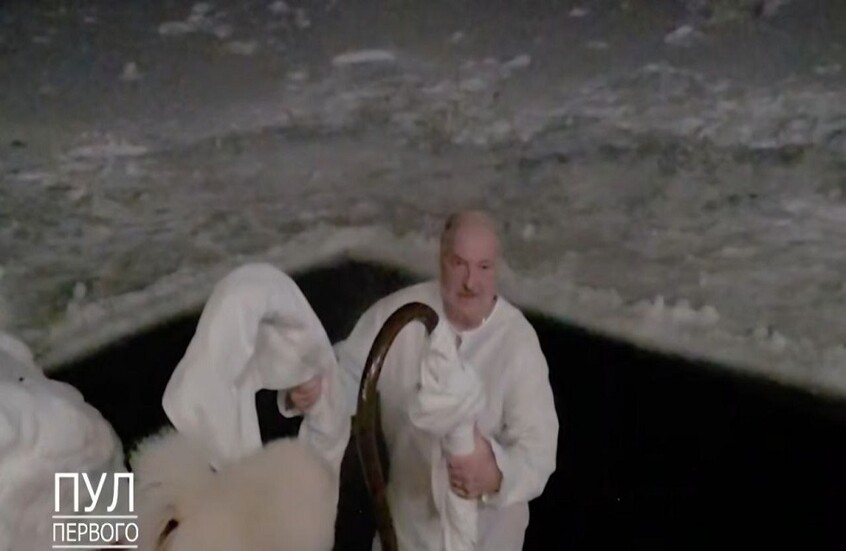 لوكاشينكو يشارك في احتفال عيد الغطاس ودرجة الحرارة 15 تحت الصفر