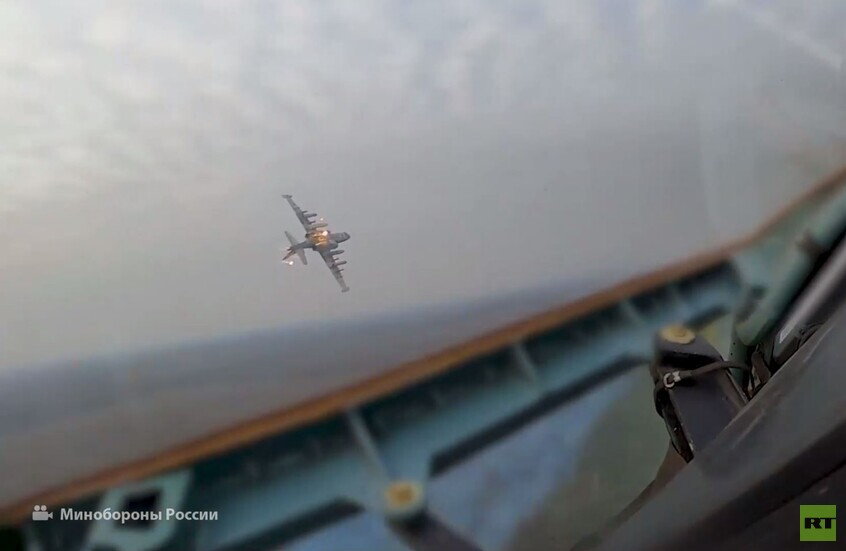 مشاهد لتغطية "سو-25" الروسية تقدم القوات البرية على أحد المحاور في أوكرانيا