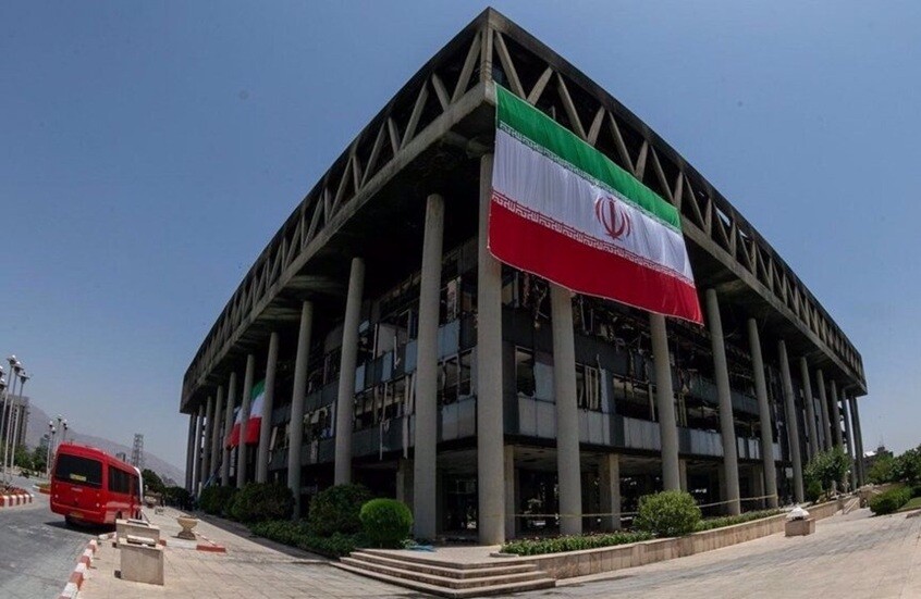 قراصنة يعطلون البث الرسمي الإيراني لإذاعة رسائل مناهضة للحكومة