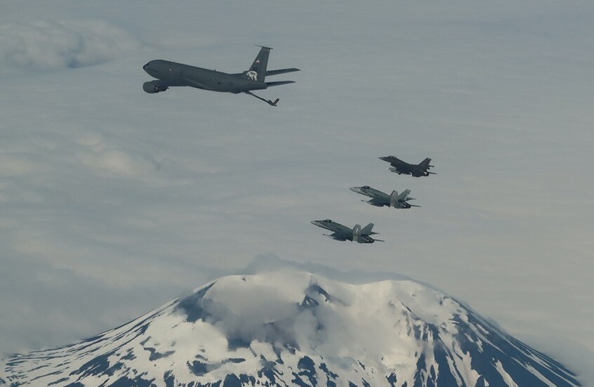 منظمة دفاعية أمريكية كندية ترسل طائرات إلى غرينلاند