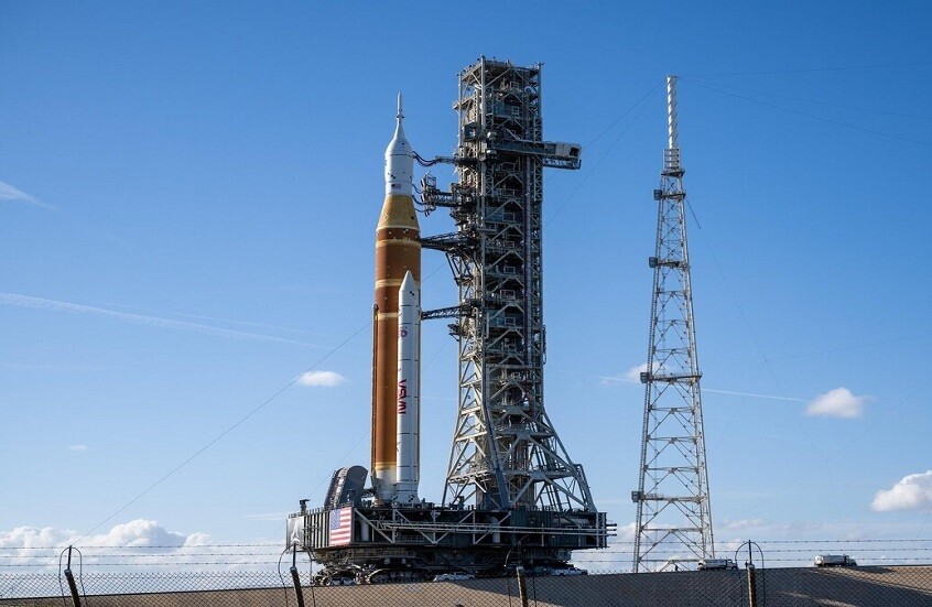 وصول صاروخ "SLS" إلى مركز "كينيدي" الفضائي تمهيدا لمهمة قمرية مأهولة