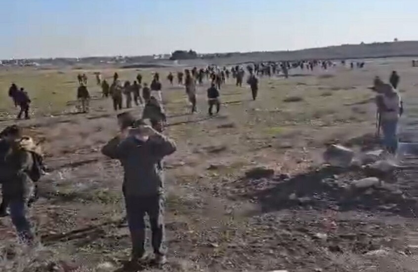 مراسلنا: أكراد يجتازون الحدود من الطرف التركي إلى القامشلي السورية (فيديوهات)